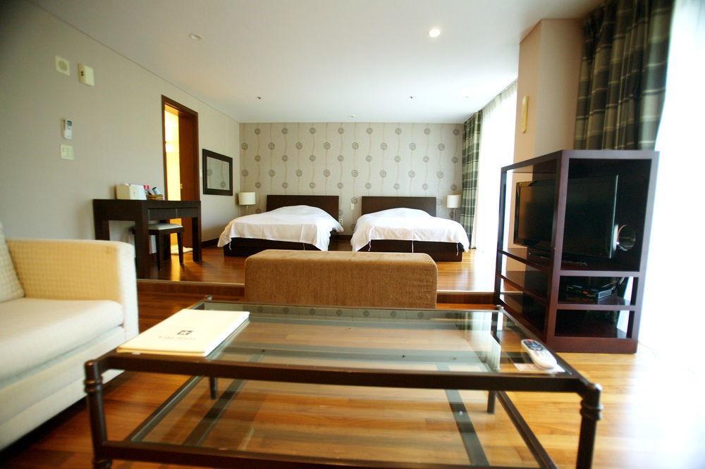 Lake Hills Jeju Resort Seogwipo Exterior foto