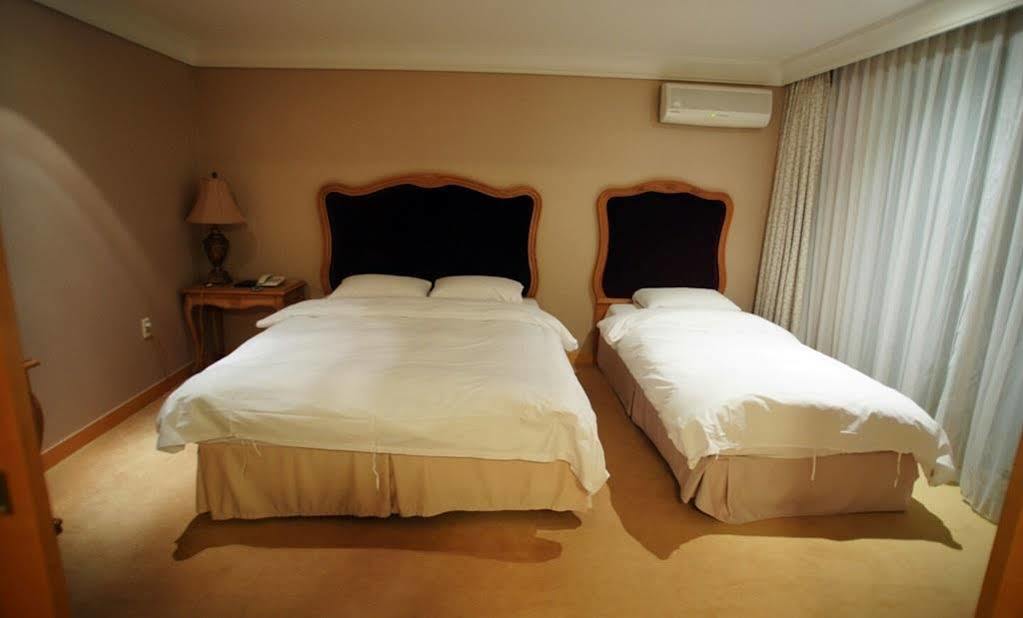 Lake Hills Jeju Resort Seogwipo Exterior foto